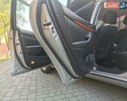 Серый Тойота Авенсис, объемом двигателя 1.79 л и пробегом 295 тыс. км за 6500 $, фото 5 на Automoto.ua