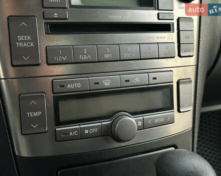 Серый Тойота Авенсис, объемом двигателя 1.79 л и пробегом 200 тыс. км за 5000 $, фото 51 на Automoto.ua