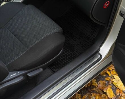 Серый Тойота Авенсис, объемом двигателя 1.8 л и пробегом 192 тыс. км за 8500 $, фото 2 на Automoto.ua