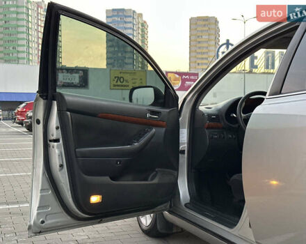 Серый Тойота Авенсис, объемом двигателя 1.79 л и пробегом 200 тыс. км за 5000 $, фото 38 на Automoto.ua