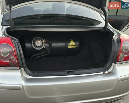 Серый Тойота Авенсис, объемом двигателя 1.79 л и пробегом 200 тыс. км за 5000 $, фото 19 на Automoto.ua