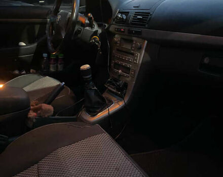 Серый Тойота Авенсис, объемом двигателя 2 л и пробегом 261 тыс. км за 6500 $, фото 11 на Automoto.ua