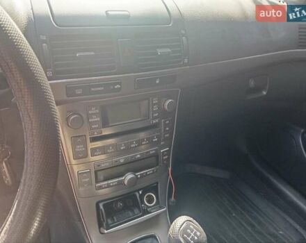 Серый Тойота Авенсис, объемом двигателя 1.8 л и пробегом 243 тыс. км за 6800 $, фото 1 на Automoto.ua