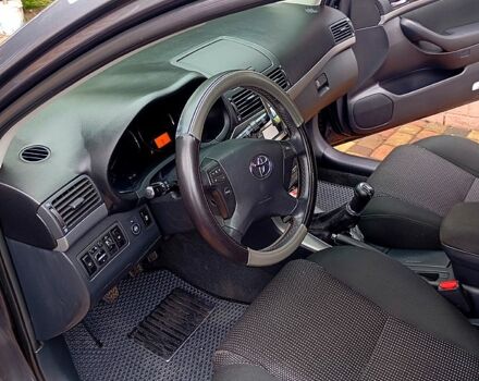 Сірий Тойота Авенсіс, об'ємом двигуна 1.8 л та пробігом 220 тис. км за 7500 $, фото 2 на Automoto.ua