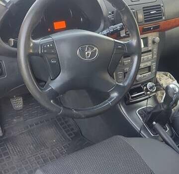 Серый Тойота Авенсис, объемом двигателя 1.8 л и пробегом 279 тыс. км за 6200 $, фото 1 на Automoto.ua