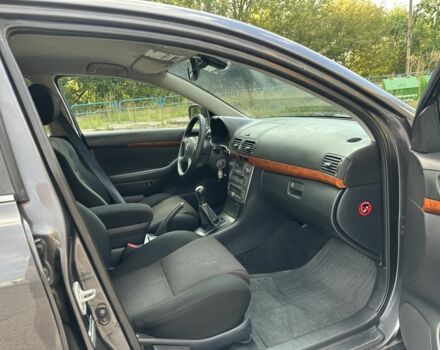 Серый Тойота Авенсис, объемом двигателя 2 л и пробегом 210 тыс. км за 6600 $, фото 10 на Automoto.ua