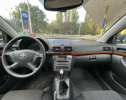 Серый Тойота Авенсис, объемом двигателя 2 л и пробегом 210 тыс. км за 6600 $, фото 12 на Automoto.ua