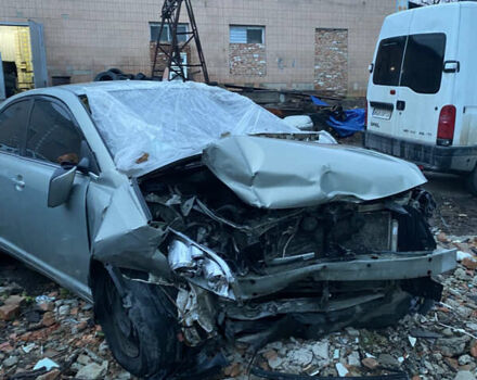 Серый Тойота Авенсис, объемом двигателя 1.8 л и пробегом 210 тыс. км за 1900 $, фото 2 на Automoto.ua