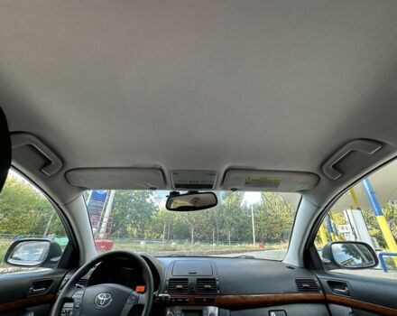 Серый Тойота Авенсис, объемом двигателя 2 л и пробегом 210 тыс. км за 6600 $, фото 13 на Automoto.ua