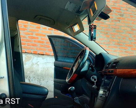 Сірий Тойота Авенсіс, об'ємом двигуна 1.8 л та пробігом 200 тис. км за 7500 $, фото 5 на Automoto.ua