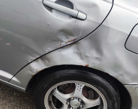 Серый Тойота Авенсис, объемом двигателя 1.8 л и пробегом 297 тыс. км за 4400 $, фото 3 на Automoto.ua