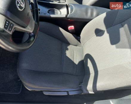 Серый Тойота Авенсис, объемом двигателя 2 л и пробегом 177 тыс. км за 10000 $, фото 6 на Automoto.ua