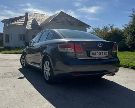 Серый Тойота Авенсис, объемом двигателя 2 л и пробегом 177 тыс. км за 10000 $, фото 3 на Automoto.ua