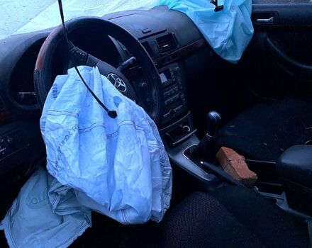 Сірий Тойота Авенсіс, об'ємом двигуна 1.8 л та пробігом 210 тис. км за 2200 $, фото 10 на Automoto.ua
