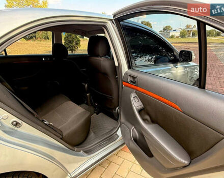 Серый Тойота Авенсис, объемом двигателя 2 л и пробегом 208 тыс. км за 6700 $, фото 31 на Automoto.ua
