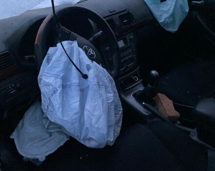 Сірий Тойота Авенсіс, об'ємом двигуна 1.8 л та пробігом 210 тис. км за 2100 $, фото 11 на Automoto.ua