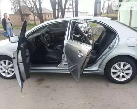 Сірий Тойота Авенсіс, об'ємом двигуна 2 л та пробігом 210 тис. км за 8250 $, фото 11 на Automoto.ua