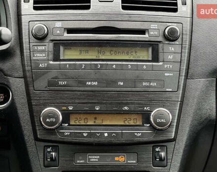 Серый Тойота Авенсис, объемом двигателя 1.99 л и пробегом 230 тыс. км за 9400 $, фото 12 на Automoto.ua