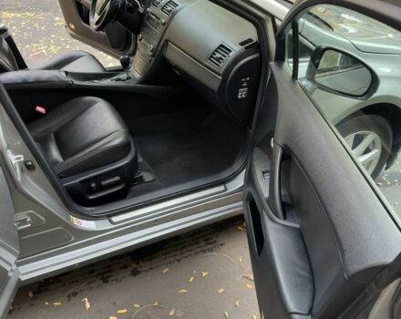 Серый Тойота Авенсис, объемом двигателя 2 л и пробегом 124 тыс. км за 10400 $, фото 11 на Automoto.ua
