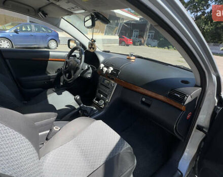 Серый Тойота Авенсис, объемом двигателя 1.79 л и пробегом 340 тыс. км за 6200 $, фото 5 на Automoto.ua