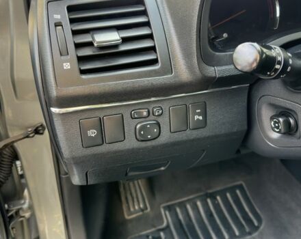 Серый Тойота Авенсис, объемом двигателя 2 л и пробегом 124 тыс. км за 10400 $, фото 5 на Automoto.ua