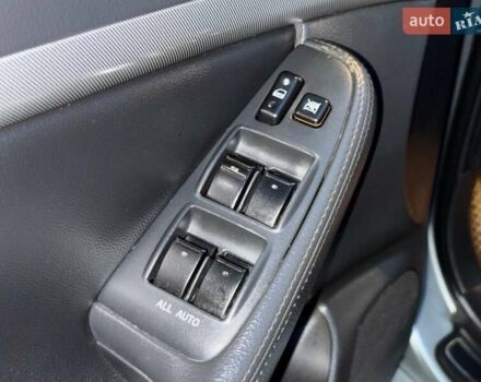 Серый Тойота Авенсис, объемом двигателя 1.6 л и пробегом 300 тыс. км за 5250 $, фото 27 на Automoto.ua
