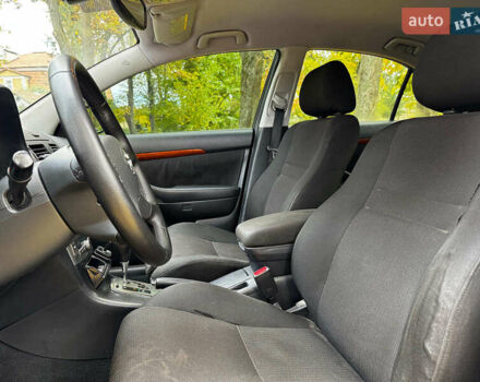 Серый Тойота Авенсис, объемом двигателя 2 л и пробегом 127 тыс. км за 7490 $, фото 14 на Automoto.ua