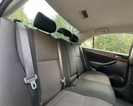 Серый Тойота Авенсис, объемом двигателя 2 л и пробегом 210 тыс. км за 6600 $, фото 9 на Automoto.ua