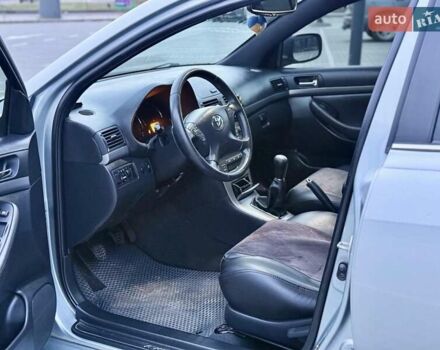 Серый Тойота Авенсис, объемом двигателя 1.6 л и пробегом 300 тыс. км за 5250 $, фото 12 на Automoto.ua