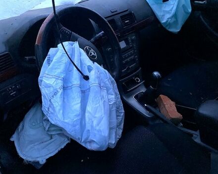 Сірий Тойота Авенсіс, об'ємом двигуна 1.8 л та пробігом 210 тис. км за 2200 $, фото 11 на Automoto.ua