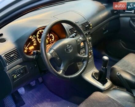 Серый Тойота Авенсис, объемом двигателя 1.6 л и пробегом 300 тыс. км за 5250 $, фото 22 на Automoto.ua