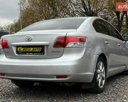 Серый Тойота Авенсис, объемом двигателя 1.99 л и пробегом 230 тыс. км за 9400 $, фото 5 на Automoto.ua