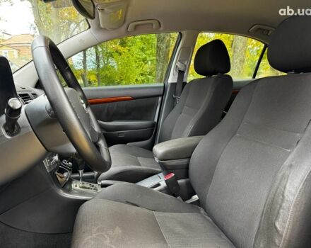 Серый Тойота Авенсис, объемом двигателя 2 л и пробегом 127 тыс. км за 7490 $, фото 14 на Automoto.ua