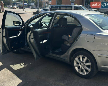 Серый Тойота Авенсис, объемом двигателя 1.79 л и пробегом 340 тыс. км за 6200 $, фото 4 на Automoto.ua