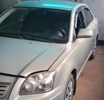 Серый Тойота Авенсис, объемом двигателя 0 л и пробегом 205 тыс. км за 7100 $, фото 2 на Automoto.ua