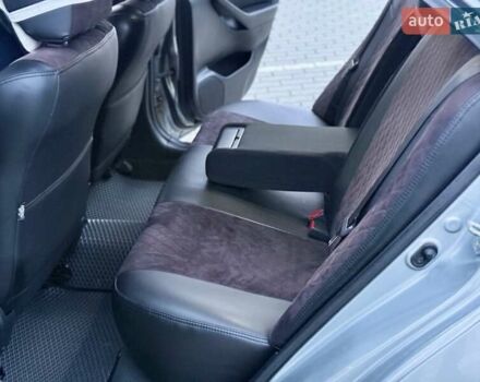 Серый Тойота Авенсис, объемом двигателя 1.6 л и пробегом 300 тыс. км за 5250 $, фото 19 на Automoto.ua