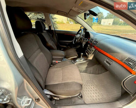 Серый Тойота Авенсис, объемом двигателя 2 л и пробегом 208 тыс. км за 6600 $, фото 22 на Automoto.ua