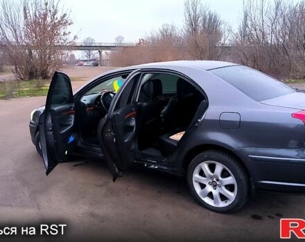 Серый Тойота Авенсис, объемом двигателя 2 л и пробегом 340 тыс. км за 10000 $, фото 4 на Automoto.ua