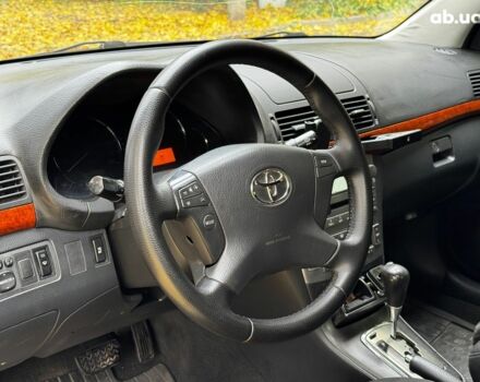 Серый Тойота Авенсис, объемом двигателя 2 л и пробегом 127 тыс. км за 7490 $, фото 13 на Automoto.ua