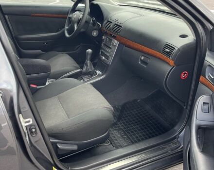 Серый Тойота Авенсис, объемом двигателя 1.8 л и пробегом 206 тыс. км за 5999 $, фото 7 на Automoto.ua