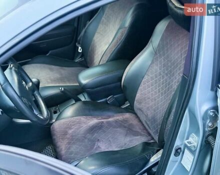 Серый Тойота Авенсис, объемом двигателя 1.6 л и пробегом 300 тыс. км за 5250 $, фото 17 на Automoto.ua