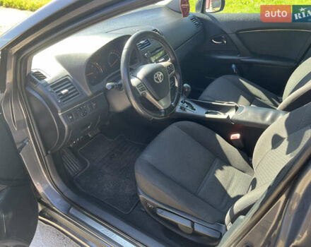 Серый Тойота Авенсис, объемом двигателя 2 л и пробегом 177 тыс. км за 10000 $, фото 5 на Automoto.ua