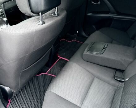 Серый Тойота Авенсис, объемом двигателя 2 л и пробегом 244 тыс. км за 6900 $, фото 7 на Automoto.ua