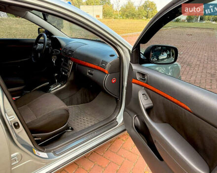 Серый Тойота Авенсис, объемом двигателя 2 л и пробегом 208 тыс. км за 6600 $, фото 21 на Automoto.ua