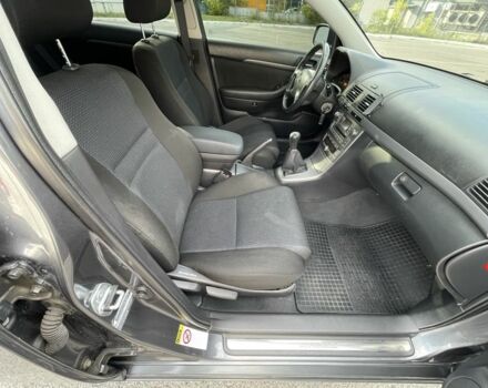 Серый Тойота Авенсис, объемом двигателя 1.8 л и пробегом 160 тыс. км за 7300 $, фото 5 на Automoto.ua