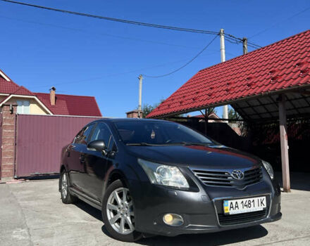 Серый Тойота Авенсис, объемом двигателя 2 л и пробегом 177 тыс. км за 10000 $, фото 1 на Automoto.ua