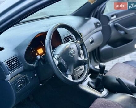 Серый Тойота Авенсис, объемом двигателя 1.6 л и пробегом 300 тыс. км за 5250 $, фото 32 на Automoto.ua