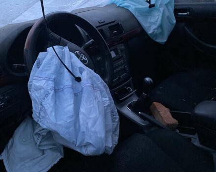 Серый Тойота Авенсис, объемом двигателя 1.8 л и пробегом 210 тыс. км за 1900 $, фото 3 на Automoto.ua