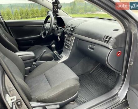 Серый Тойота Авенсис, объемом двигателя 1.8 л и пробегом 240 тыс. км за 6700 $, фото 3 на Automoto.ua