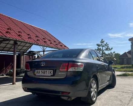 Серый Тойота Авенсис, объемом двигателя 2 л и пробегом 177 тыс. км за 10000 $, фото 2 на Automoto.ua